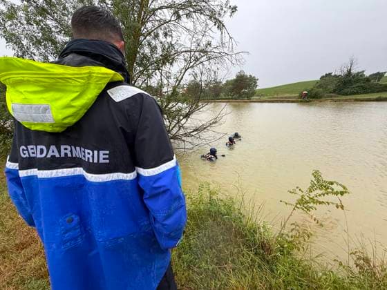 RECORD DATE NOT STATED Gendarmerie Diving Team Searches Gers River For Missing Girl Lyhanna - Fleurance A gendarmerie diving team conducts an underwater search in the Gers river in the area surrounding Fleurance, Gers, France on June 3, 2026, as the search for 11-year-old Lyhanna, who disappeared on May 29 in the Fleurance area, continues to mobilize significant investigative resources; a major development in the judicial inquiry saw suspect Jerome Barella, 41, charged and placed in pre-trial detention on suspicion of kidnapping and illegal confinement of a minor under the age of 15. Photo by JMP ABACAPRESS.COM Fleurance Gers France  Copyright: xJMP ABACAx