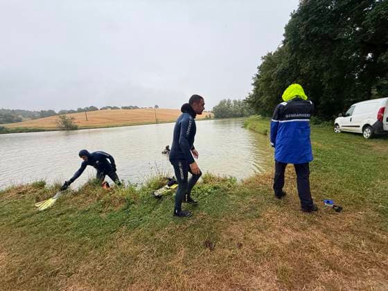RECORD DATE NOT STATED Gendarmerie Diving Team Searches Gers River For Missing Girl Lyhanna - Fleurance A gendarmerie diving team conducts an underwater search in the Gers river in the area surrounding Fleurance, Gers, France on June 3, 2026, as the search for 11-year-old Lyhanna, who disappeared on May 29 in the Fleurance area, continues to mobilize significant investigative resources; a major development in the judicial inquiry saw suspect Jerome Barella, 41, charged and placed in pre-trial detention on suspicion of kidnapping and illegal confinement of a minor under the age of 15. Photo by JMP ABACAPRESS.COM Fleurance Gers France  Copyright: xJMP ABACAx