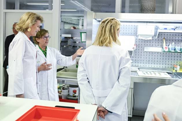 Queen Mathilde of Belgium pictured during a royal visit to visit to the Department of Anatomical Pathology of Antwerp s hospital Ziekenhuis aan de Stroom (ZAS), Thursday 04 June 2026. TOM GOYVAERTS  TomxGoyvaerts 175903222