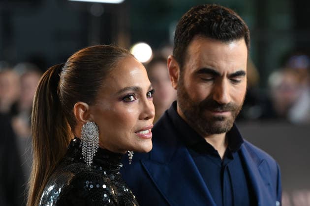Office Romance UK Premiere in London LONDON, ENGLAND - JUNE 03: Jennifer Lopez and Brett Goldstein attending the Office Romance UK Premiere at BFI Southbank on June 03, 2026 in London, England CAP MAR MAR Great Britain Copyright: xMartinxHarris CapitalxPicturesx