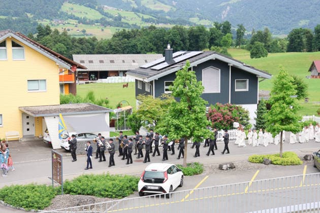 04.06.2026 Sschweiz. Gesetzlicher Feiertag der Katholiken. Bild, Fronleichnam Umzug in Kerns Kanton Obwalden *** 04 06 2026 Switzerland Catholic public holiday Image, Corpus Christi procession in Kerns Canton Obwalden 