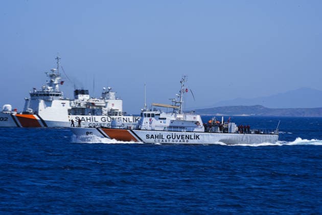 The first scenario of the Sea Lion-2026 Search and Rescue Invitation Exercise has been completed IZMIR, TURKIYE - JUNE 04: A rescue operation is carried out by air assets to save survivors from the sea during the first scenario of the operational phase of the Sea Lion (Deniz Aslani)-2026 Search and Rescue Invitation Exercise, conducted under the administration of the Turkish Coast Guard Command, in Izmir, Turkiye, on June 04, 2026. In the first scenario of the exercise, executed at two different points between the islands of Lesbos, Chios, Psara, Agios Efstratios, and Skyros within the Turkish Search and Rescue Region, a search and rescue operation was launched by the Turkish Coast Guard Command upon receiving a distress call from a commerc  Copyright: x2026xAnadoluxMehmetxEminxMenguarslanx