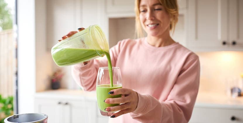 gesunde ernährung,smoothie,grüner smoothie,bewusste ernährung,ernährung ** healthy diet,smoothie,green smoothie,healthy,healthy food,low fat,smoothies mmq-15yd ,model released, Symbolfoto