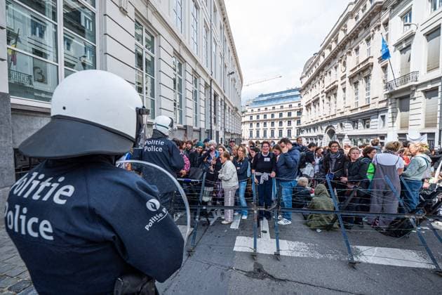 Police s forces blocked the area around the parliament at a protest gathering of teachers in front of the Federation Wallonia-Brussels parliament (Federation Wallonie-Bruxelles - Federatie Wallonie-Brussel), in Brussels, on Thursday 04 June 2026. The vote of the programme decree for education, which includes numerous austerity measures, is expected today by the government majority while protests of teachers are strong.  EMILExWINDAL 175914230