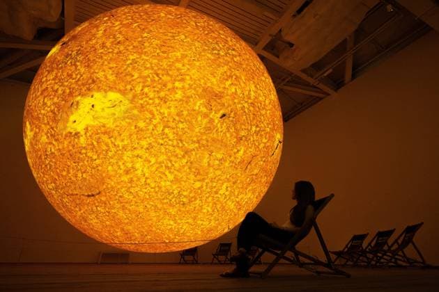 Preview of The Sun and The Moon: Art Inspired by the Celestial exhibition in London LONDON, UNITED KINGDOM - JUNE 4: A woman observes Helios, a large-scale sun installation by British artist Luke Jerram, during the press preview of The Sun and The Moon: Art Inspired by the Celestial exhibition at the Saatchi Gallery in London, United Kingdom on June 4, 2026. Rasid Necati Aslim Anadolu London United Kingdom. Editorial use only. Please get in touch for any other usage.  Copyright: x2026xAnadoluxRasidxNecatixAslimx