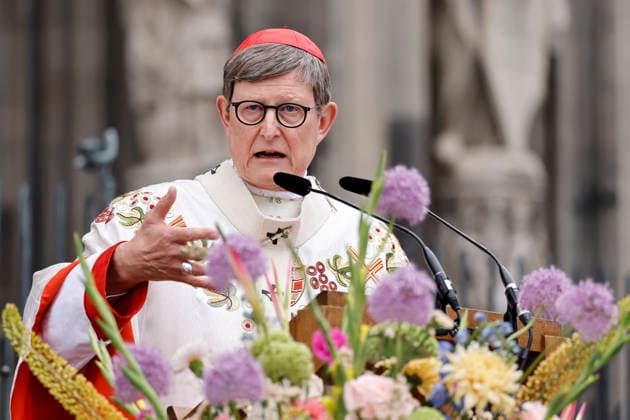 Erzbischof Rainer Maria Kardinal Woelki beim Pontifikalamt zu Fronleichnam 2026 auf dem Roncalliplatz mit anschließender Prozession durch die Kölner Innenstadt. Köln, 04.06.2026 NRW Deutschland *** Archbishop Rainer Maria Cardinal Woelki at the pontifical mass for Corpus Christi 2026 on Roncalliplatz followed by a procession through Cologne city center Cologne, 04 06 2026 NRW Germany Copyright: xChristophxHardtx