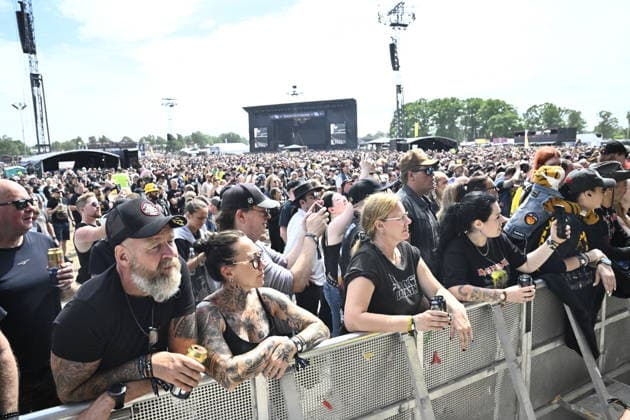 SÖLVESBORG, SVERIGE 20260604 Publik när Evergrey, Sverige, spelar under torsdagen pa Sweden Rock Festival utanför Sölvesborg. SÖLVESBORG SVERIGE x10080x *** SÖLVESBORG, SWEDEN 20260604 Audience when Evergrey, Sweden, plays on Thursday at the Sweden Rock Festival outside Sölvesborg SÖLVESBORG SWEDEN x10080x  Copyright: xFredrikxSandberg TTx SWEDEN ROCK FESTIVAL 2026 6M-9O60gqqU