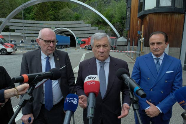 IPA85316402 - Autonomous Region Valle d Aosta Minister of Foreign Affairs and International Cooperation Antonio Tajani at the Mont Blanc Tunnel for a press pointwith Valled Aosta President Renzo Testolin and Piedmont Region President Alberto Cirio Emily Rini president of the Italian company that manages the Mont Blanc Tunnel  Copyright: xCOSTANTINOxSERGIx xCostantinoxSergix 85316402
