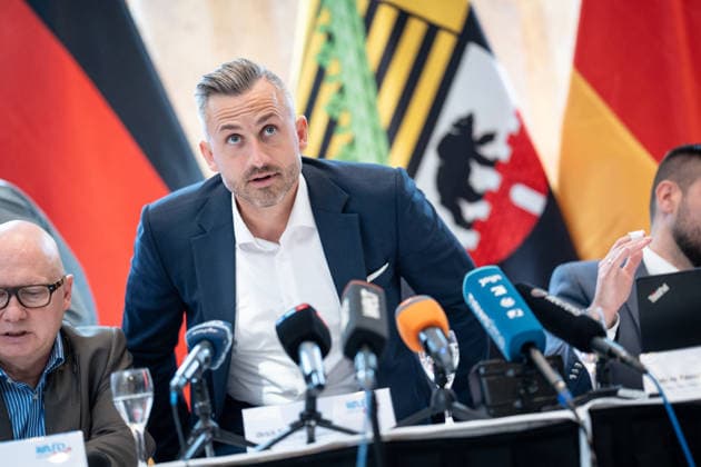 Ulrich Siegmund, Spitzenkandidat zur bevorstehenden Landtagswahl während der Kampagnenvorstellung im Ratswaage Hotel Magdeburg;Vorstellung Wahlkampagne der AfD zur Landtagswahl 2026 in Sachsen-Anhalt, Magdeburg Sachsen-Anhalt Deutschland Ratswaage Hotel *** Ulrich Siegmund, top candidate for the upcoming state election during the campaign presentation at the Ratswaage Hotel Magdeburg Presentation of the AfD election campaign for the 2026 state election in Saxony-Anhalt, Magdeburg Saxony-Anhalt Germany Ratswaage Hotel