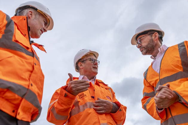 Prime Minister Sir Keir Starmer visits York Prime Minister Keir Starmer visits the York Central construction site in York, England. He was joined on the visit by Steve Reed, Housing Secretary and the Mayor of York and North Yorkshire David Skaithe 04 06 2026  Copyright: xJamesxGlossopx NINTCHDBPICT001085932061