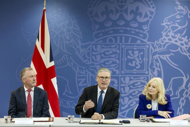 Prime Minister Sir Keir Starmer visits York Prime Minister Keir Starmer makes the opening remarks to a meeting of Regional Mayors at the National STEM Learning Centre in York, England. Steve Reed, Housing Secretary, sat to his right and Tracy Brabin, Mayor of West Yorkshire, to his left. 04 06 2026  Copyright: xJamesxGlossopx NINTCHDBPICT001085943087