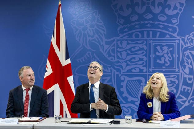 Prime Minister Sir Keir Starmer visits York Prime Minister Keir Starmer makes the opening remarks to a meeting of Regional Mayors at the National STEM Learning Centre in York, England. Steve Reed, Housing Secretary, sat to his right and Tracy Brabin, Mayor of West Yorkshire, to his left. 04 06 2026  Copyright: xJamesxGlossopx NINTCHDBPICT001085943086
