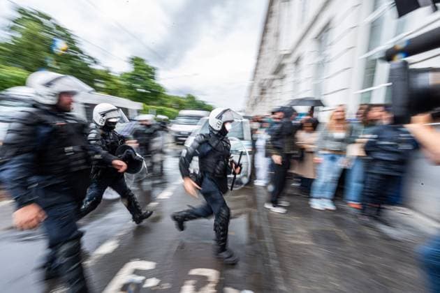 Riot police pictured at a protest gathering of teachers in front of the Federation Wallonia-Brussels parliament (Federation Wallonie-Bruxelles - Federatie Wallonie-Brussel), in Brussels, on Thursday 04 June 2026. The vote of the programme decree for education, which includes numerous austerity measures, is expected today by the government majority while protests of teachers are strong.  EMILExWINDAL 175924353