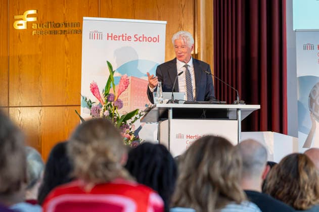 Richard Gere EUR, Deutschland, Berlin, 04.06.2026: Keynote von Richard Gere besucht eine Initiative zur Migrations Debatte der Hertie School und der Gere Foundation . Ziel ist es, die Art und Weise zu bekämpfen, wie Migration wahrgenommen wird in der politischen Debatte und dessen Auswirkung auf Recht und Governance in Europa und Afrika. *** Richard Gere EUR, Germany, Berlin, 04 06 2026 Keynote by Richard Gere visits an initiative on the migration debate of the Hertie School and the Gere Foundation The aim is to tackle the way migration is perceived in the political debate and its impact on law and governance in Europe and Africa