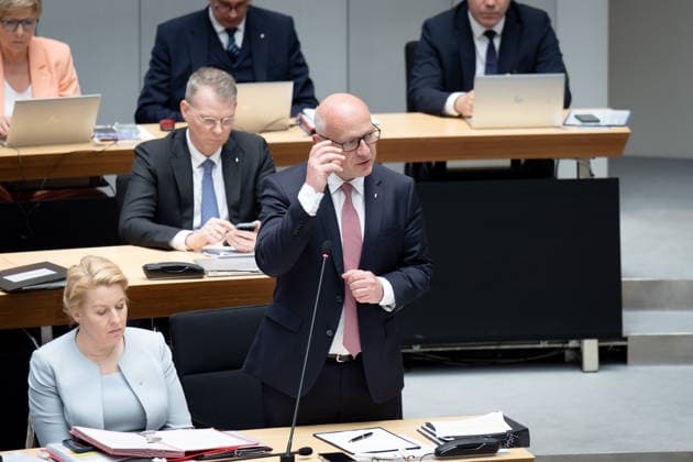 Berlin, AGH, Abgeordnetenhaus Berlin, AGH, Abgeordnetenhaus, Landesparlament, Kai Wegner, Regierender Bürgermeister, Franziska Giffey, Senatorin für Wirtschaft, Energie Berlin Berlin GER *** Berlin, AGH, Berlin House of Representatives, AGH, House of Representatives, State Parliament, Kai Wegner, Governing Mayor, Franziska Giffey, Senator for Economics, Energy Berlin Berlin GER