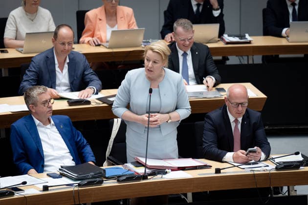 Berlin, AGH, Abgeordnetenhaus Berlin, AGH, Abgeordnetenhaus, Landesparlament, Kai Wegner, Regierender Bürgermeister, Franziska Giffey, Senatorin für Wirtschaft, Energie, Finanzsenator, Stefan Evers Berlin Berlin GER *** Berlin, AGH, Berlin House of Representatives, AGH, House of Representatives, State Parliament, Kai Wegner, Governing Mayor, Franziska Giffey, Senator for Economics, Energy, Senator for Finance, Stefan Evers Berlin Berlin GER