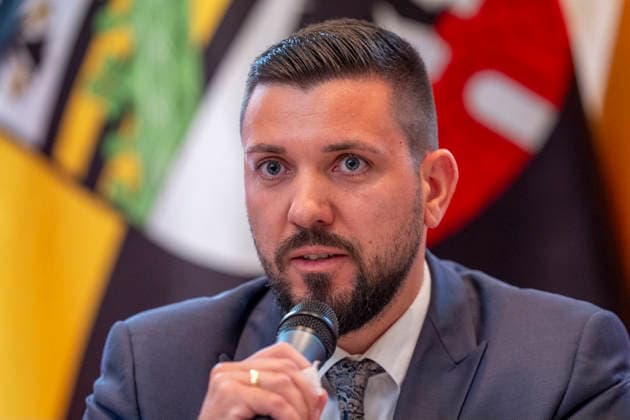 Tobias Rausch (kommissarischer Generalsekretär der AfD Sachsen-Anhalt) bei der Pressekonferenz der AfD Sachsen-Anhalt, Ratswaage Hotel Magdeburg, am 4. Juni 2026 Vorstellung der Wahlkampagne für die Landtagswahl in Sachsen-Anhalt 2026. Copyright: HMBxMedia xMarcoxBader