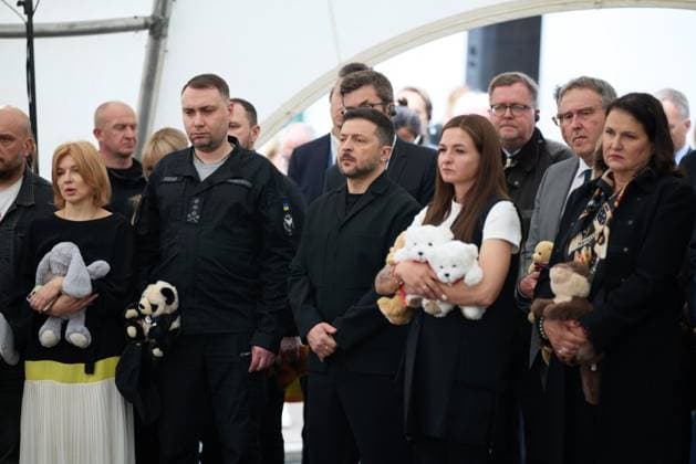 Ukrainian President Volodymyr Zelensky and his wife Olena Zelenska participate in a ceremony commemorating children killed since the start of the Russian war Ukrainian President Volodymyr Zelensky and his wife Olena Zelenska participate in a ceremony commemorating children killed since the start of the Russian war on Ukraine, in Kyiv, Ukraine, June 4, 2026. Photo by PRESIDENT OF UKRAINE apaimages Ukraine Ukraine Ukraine 040626_Ukraine_UPO_00(12).jpeg Copyright: xapaimagesxPRESIDENTxOFxUKRAINEx xapaimagesx