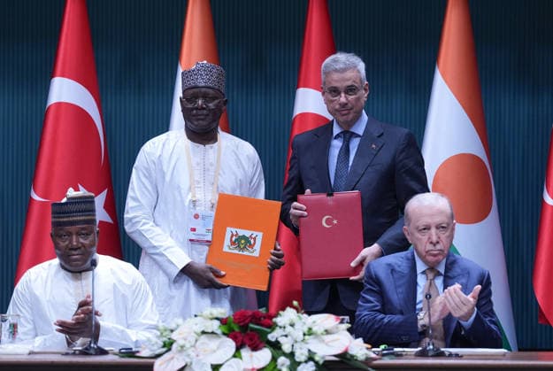 Turkiye and Niger sign joint agreements in Ankara ANKARA, TURKIYE - JUNE 04: The Protocol on the Joint Operation and Transfer of the Niger-Turkiye Friendship Hospital is signed by Turkish Health Minister Kemal Memisoglu (2nd R) and Niger’s Minister of Public Health and Hygiene, Colonel Dr. Garba Hakimi (2nd L) in the presence of Turkish President Recep Tayyip Erdogan (L) and Nigerien President Abdourahamane Tchiani (R) at the Presidential Complex in Ankara, Turkiye on June 04, 2026. Ercin Erturk Anadolu Ankara Turkey. Editorial use only. Please get in touch for any other usage.  Copyright: x2026xAnadoluxErcinxErturkx