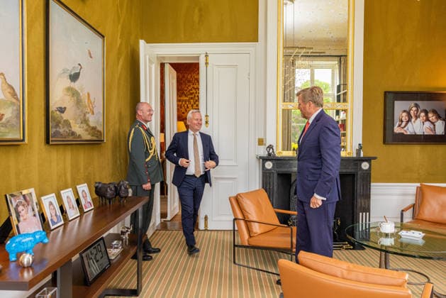 04-06-2026 HtB King Willem-Alexander during a meetign with de heer E. van der Burg, staatssecretaris van Binnenlandse Zaken en Koninkrijksrelaties (Koninkrijksrelaties en Slagvaardige Overheid) at palace Huis ten Bosch in The Hague. Â  Copyright: xPPEx