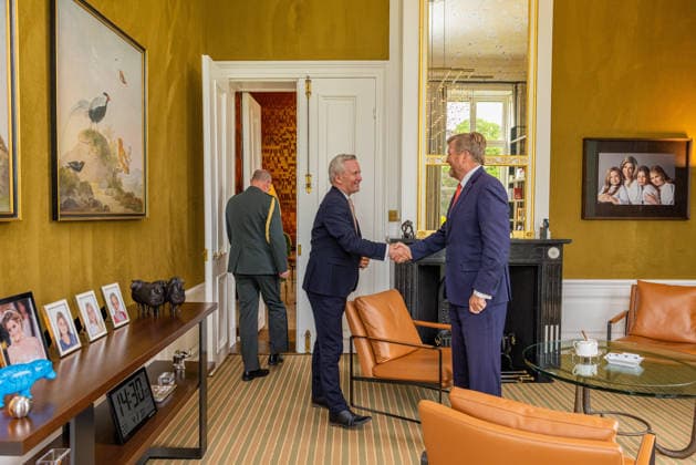 04-06-2026 HtB King Willem-Alexander during a meetign with de heer E. van der Burg, staatssecretaris van Binnenlandse Zaken en Koninkrijksrelaties (Koninkrijksrelaties en Slagvaardige Overheid) at palace Huis ten Bosch in The Hague. Â  Copyright: xPPEx