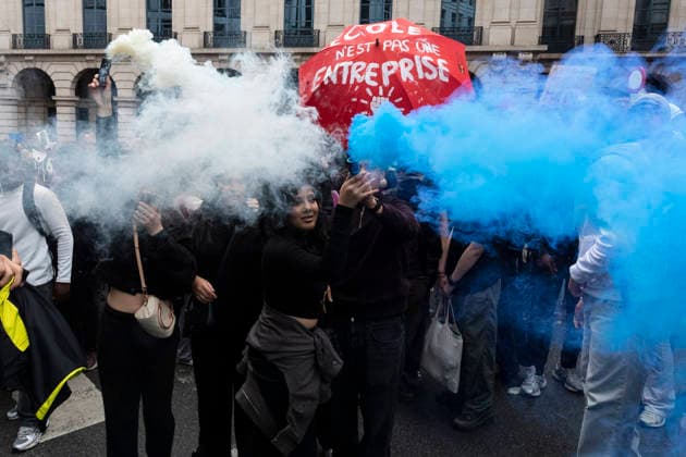 With parliament set to vote today on the approval of the French-speaking education reform, large numbers of teachers are demonstrating outside the Parliament of the Wallonia-Brussels Federation. Since this morning, sporadic clashes between small groups of protesters and the police have punctuated the demonstration. The reform is deeply unpopular among teachers, and the very fact that it is being put to a vote has sparked a fierce debate between the majority and the opposition. - 04 06 2026 - Belgium Brussels Brussels -  NicolasxLandemardx xLexPictorium LePictorium_0335448