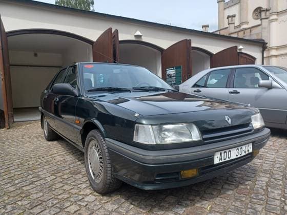 Exhibition in the courtyard of Lany Castle, June 4, 2026. The exhibition features four authentic cars belonging to Vaclav Havel, including a Mercedes that belonged to his grandfather, the builder and entrepreneur Vacslav Havel. The photo shows the Renault 21, which was presented to Havel by Portuguese President Mario Soares in December 1989 and served as the head of state s official vehicle in early 1990. (CTKxPhoto SandraxBejsakova) CTKPhotoP2026060406605  CTKPhotoP2026060406605