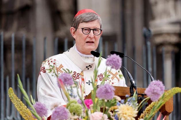 Erzbischof Rainer Maria Kardinal Woelki predigt beim Pontifikalamt zu Fronleichnam 2026 auf dem Roncalliplatz mit anschließender Prozession durch die Kölner Innenstadt. Köln, 04.06.2026 NRW Deutschland *** Archbishop Rainer Maria Cardinal Woelki preaches at the Corpus Christi 2026 pontifical mass on Roncalliplatz, followed by a procession through Cologne city center Cologne, 04 06 2026 NRW Germany Copyright: xChristophxHardtx