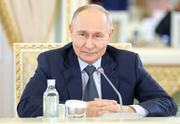 Russia Putin International News Agencies Heads 9181671 04.06.2026 Russian President Vladimir Putin holds a meeting with heads of international news agencies as part of the St. Petersburg International Economic Forum (SPIEF) at the Constantine Palace in Strelna in the suburb of St. Petersburg, Russia. Valeriy Sharifulin Sputnik St. Petersburg Russia  Copyright: xValeriyxSharifulinx