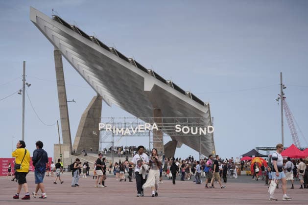 First day of Primavera Sound Barcelona 2026 Dozens of people during the first day of Primavera Sound Barcelona 2026, on June 4, 2026, in Barcelona, Catalonia Spain Primavera Sound Barcelona 2026 takes place between June 4 and 6 with an expected 70 000 attendees per day with a high number of international audience The line-up includes about 150 artists with headliners such as Doja Cat, Massive Attack and Bad Gyal Thursday 4 The Cure, Addison Rae and Skrillex Friday 5 and The xx, Gorillaz and My Bloody Valentine Saturday 6 04 JUNE 2026 MUSIC PRIMAVERA SOUND ARTISTS MUSIC CATALONIA BARCELONA PUBLIC FESTIVAL Barcelona Catalunya Catalunya Catalunya Spain  Copyright: xDavidxZorrakinox 7571257