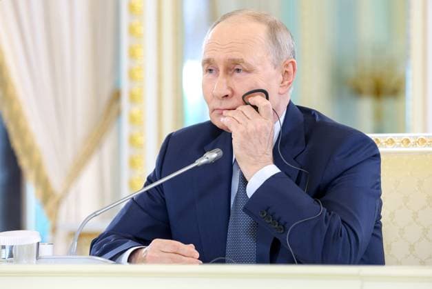 Russia Putin International News Agencies Heads 9181730 04.06.2026 Russian President Vladimir Putin holds a meeting with heads of international news agencies as part of the St. Petersburg International Economic Forum (SPIEF) at the Constantine Palace in Strelna in the suburb of St. Petersburg, Russia. Alexander Kazakov Sputnik St. Petersburg Russia  Copyright: xAlexanderxKazakovx