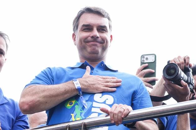 34th March for Jesus in Sao Paulo Senator and pre-candidate for the presidency of the Republic of Brazil, Flavio Bolsonaro, during the 34th March for Jesus, in the northern zone of Sao Paulo, this Thursday, June 4, 2026 SAO PAULO SAO PAULO BRAZIL Copyright: xMarinaxUezimax