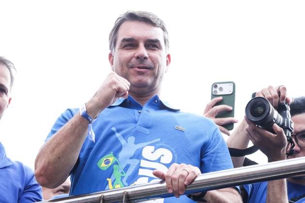 34th March for Jesus in Sao Paulo Senator and pre-candidate for the presidency of the Republic of Brazil, Flavio Bolsonaro, during the 34th March for Jesus, in the northern zone of Sao Paulo, this Thursday, June 4, 2026 SAO PAULO SAO PAULO BRAZIL Copyright: xMarinaxUezimax