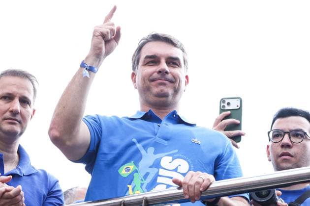 34th March for Jesus in Sao Paulo Senator and pre-candidate for the presidency of the Republic of Brazil, Flavio Bolsonaro, during the 34th March for Jesus, in the northern zone of Sao Paulo, this Thursday, June 4, 2026 SAO PAULO SAO PAULO BRAZIL Copyright: xMarinaxUezimax