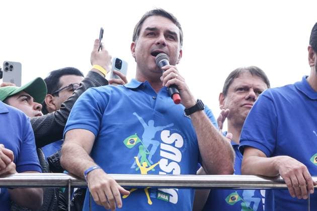 34th March for Jesus in Sao Paulo Senator and pre-candidate for the presidency of the Republic of Brazil, Flavio Bolsonaro, during the 34th March for Jesus, in the northern zone of Sao Paulo, this Thursday, June 4, 2026 SAO PAULO SAO PAULO BRAZIL Copyright: xMarinaxUezimax
