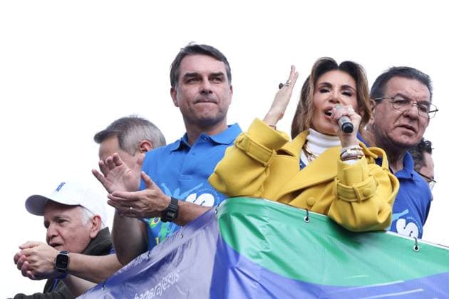 34th March for Jesus in Sao Paulo Senator and pre-candidate for the presidency of the Republic of Brazil, Flavio Bolsonaro, and Bishop Sonia Hernandes during the 34th March for Jesus, in the northern zone of Sao Paulo, this Thursday, June 4, 2026. SAO PAULO SAO PAULO BRAZIL Copyright: xMarinaxUezimax