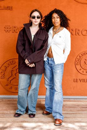 Garance Marillier et sa compagne au photocall du village lors des Internationaux de France de Tennis de Roland Garros 2026, à Paris, France, le 4 juin 2026 Jacovides Moreau Bestimage Celebs attending the village photocall during the 2026 French Open at Roland Garros in Paris, France, on June 4, 2026 Paris France  Copyright: xJACOVIDES-MOREAUx xBESTIMAGExJACOVIDES-MOREAUx xBESTIMAGEx