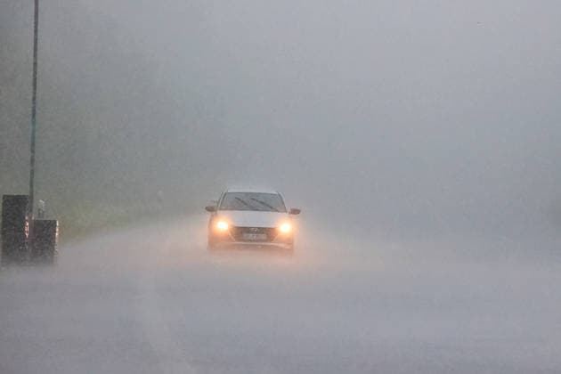 RECORD DATE NOT STATED Unwetter ziehen über Deutschland Am 04.06.2026 zogen mehrere Gewitter und Unwetter über weite Teile Deutschlands. Einer der Schwerpunkte lag in Nordrhein-Westfalen. Starke Windscherungen sorgten für mehrere Tornadoverdachtsfälle. Die Unwetter wurden von Starkregen, Sturmböen und Hagel begleitet. Ein Downburst (starke Fallböe) traf die Region Ense, Soest und Möhnesee in der Zeit von 17:00 Uhr bis 17:45 Uhr. Soest Hattrop Nordrhein-Westfalen Deutschland *** Thunderstorms move across Germany On 4 June 2026, several thunderstorms and storms moved across large parts of Germany One of the focal points was in North Rhine-Westphalia Strong wind shear caused several suspected tornadoes The thunderstorms were accompanied by heavy rain, squalls