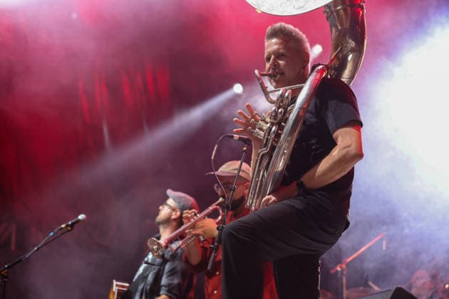 04.06.2026, Bellinzona, Parco Urbano, Nevermind Music Fest 2026: The Vad Vuc, Davide Boss Bosshard, sousaphone Bellinzona Parco Urbano Ticino Switzerland *** 04 06 2026, Bellinzona, Parco Urbano, Nevermind Music Fest 2026 The Vad Vuc, Davide Boss Bosshard, sousaphone Bellinzona Parco Urbano Ticino Switzerland Copyright: xJustPictures.ch FrancescoxMinghettix jp-en-FrMi-MNG_1232