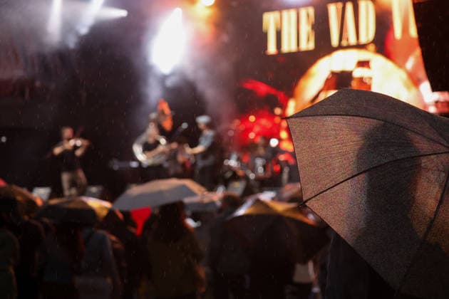 04.06.2026, Bellinzona, Parco Urbano, Nevermind Music Fest 2026: The Vad Vuc, rain at the concert of the The Vad Vuc Bellinzona Parco Urbano Ticino Switzerland *** 04 06 2026, Bellinzona, Parco Urbano, Nevermind Music Fest 2026 The Vad Vuc, rain at the concert of the The Vad Vuc Bellinzona Parco Urbano Ticino Switzerland Copyright: xJustPictures.ch FrancescoxMinghettix jp-en-FrMi-MNG_1331