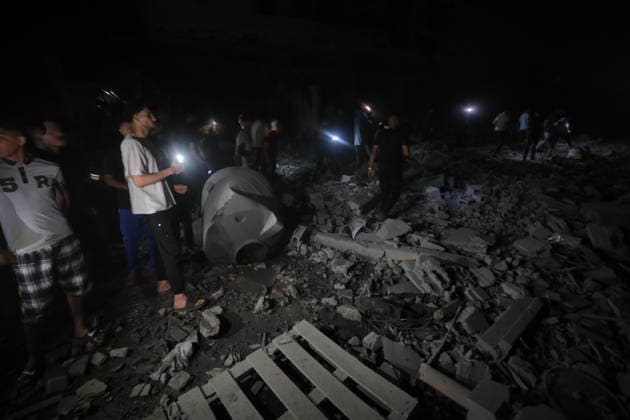 Israeli strike targets building in Nuseirat Camp, Gaza DEIR AL-BALAH, GAZA, PALESTINE - JUNE 4: Palestinians inspect the damaged building as the Israeli army targeted a building belonging to the Darwish family in the Nuseirat refugee camp in Deir al-Balah, Gaza, Palestine, on June 4, 2026. Hassan Jedi Anadolu Deir al-Balah Gaza. Editorial use only. Please get in touch for any other usage.  Copyright: x2026xAnadoluxHassanxJedix