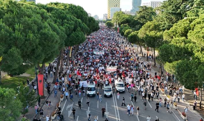 Protests against tourism project continue in Albania TIRANA, ALBANIA - JUNE 4: An aerial view of thousands of demonstrators carrying banners and placards gather on the Boulevard of the Martyrs of the Nation to protest the planned sale of a beach in the Zvernec area of Vlora as part of a tourism development project, in Tirana, Albania on June 4, 2026. Olsi Shehu Anadolu Tirana Albania. Editorial use only. Please get in touch for any other usage.  Copyright: x2026xAnadoluxOlsixShehux
