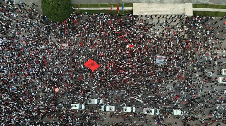 Protests against tourism project continue in Albania TIRANA, ALBANIA - JUNE 4: An aerial view of thousands of demonstrators carrying banners and placards gather on the Boulevard of the Martyrs of the Nation to protest the planned sale of a beach in the Zvernec area of Vlora as part of a tourism development project, in Tirana, Albania on June 4, 2026. Olsi Shehu Anadolu Tirana Albania. Editorial use only. Please get in touch for any other usage.  Copyright: x2026xAnadoluxOlsixShehux