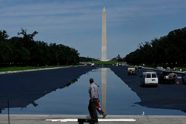 Trump s remodeled Lincoln Memorial Reflecting Pool fills with water The reflecting pool is refilled after being repainted at the directive of President Donald Trump ahead of America 250 on June 4, 2026 in Washington, DC.. Photo by Olivier Douliery ABACAPRESS.COM Washington DC United States  Copyright: xDoulieryxOlivier ABACAx