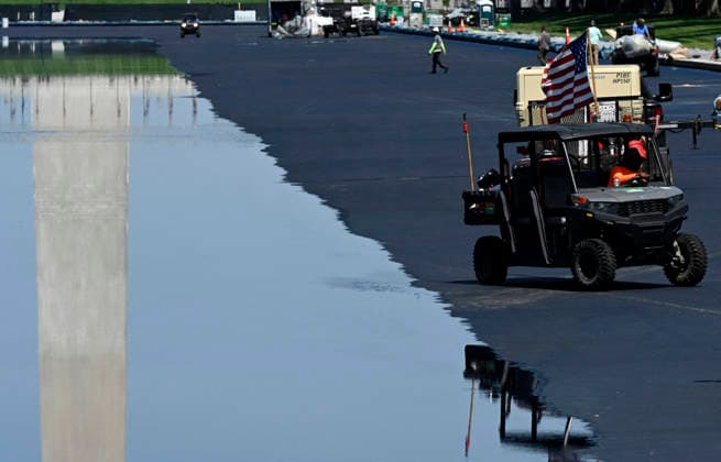 Trump s remodeled Lincoln Memorial Reflecting Pool fills with water The reflecting pool is refilled after being repainted at the directive of President Donald Trump ahead of America 250 on June 4, 2026 in Washington, DC.. Photo by Olivier Douliery ABACAPRESS.COM Washington DC United States  Copyright: xDoulieryxOlivier ABACAx