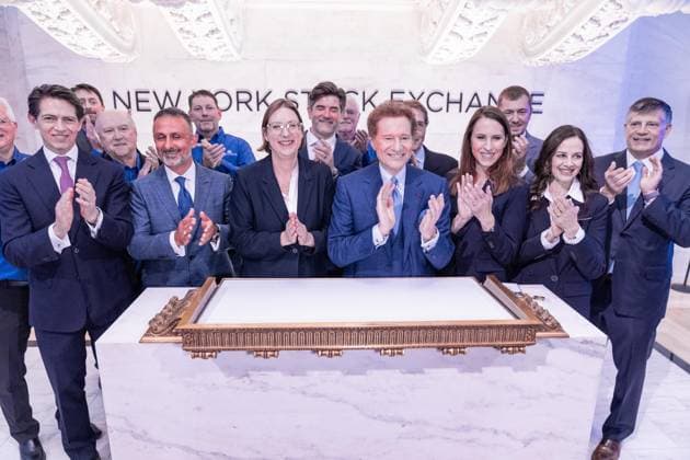 June 4, 2026, New York, New York, USA: Dr. Thomas S. Kaplan, Chairman, and Heather White, Chief Executive Officer of Sunshine Silver Mining & Refining Company ring the opening bell as their company celebrates Initial Public Offering on the floor of the New York Stock Exchange (NYSE) in New York, NY on June 4, 2026. Stock market continues to be volatile as conflict in the Middle East affects prices of commodities and goods. New York USA  - ZUMAr339 20260604_znp_r339_013 Copyright: xLevxRadinx