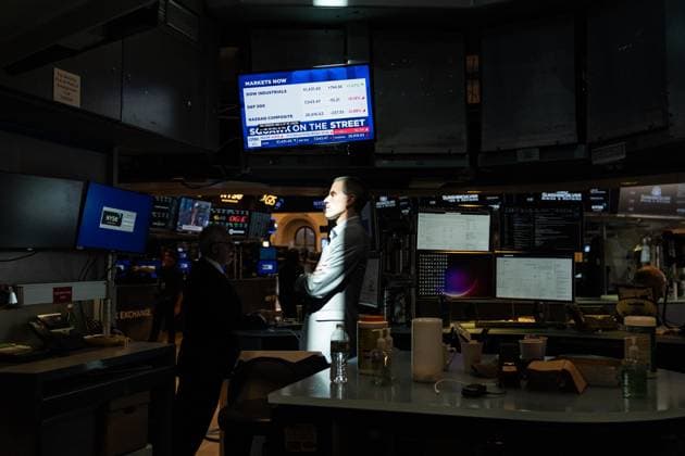 June 4, 2026, New York, New York, USA: A trader lit by sunlight through the window works on the floor of the New York Stock Exchange (NYSE) in New York, NY on June 4, 2026. Stock market continues to be volatile as conflict in the Middle East affects prices of commodities and goods. New York USA  - ZUMAr339 20260604_znp_r339_033 Copyright: xLevxRadinx