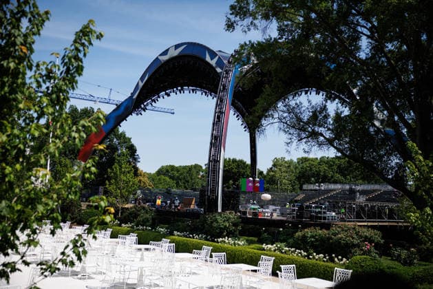 DC: Preparations Ahead of UFC Match Continue at White House Construction of the arena for the upcoming UFC match on the South Lawn is seen from the White House Colonnade on June 4, 2026 in Washington, D.C. (Photo by Samuel Corum Pool ABACAPRESS.COM) Washington DC United States  Copyright: xPool ABACAx