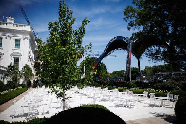 DC: Preparations Ahead of UFC Match Continue at White House Construction of the arena for the upcoming UFC match on the South Lawn is seen from the White House Colonnade on June 4, 2026 in Washington, D.C. (Photo by Samuel Corum Pool ABACAPRESS.COM) Washington DC United States  Copyright: xPool ABACAx