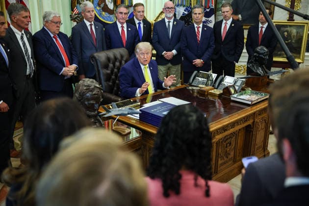 DC: President Trump Announces $700 million Beautiful, Clean Coal Investment U.S. President Donald Trump makes an announcement on Beautiful, Clean Coal in the Oval Office at the White House on June 4, 2026 in Washington, D.C. Trump is announcing a plan to invest $700 million for coal plants and energy infrastructure using the Defense Production Act. (Photo by Samuel Corum Pool ABACAPRESS.COM) Washington DC United States  Copyright: xPool ABACAx
